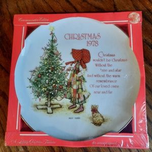 Holly Hobbie 1978 Christmas decorative plate